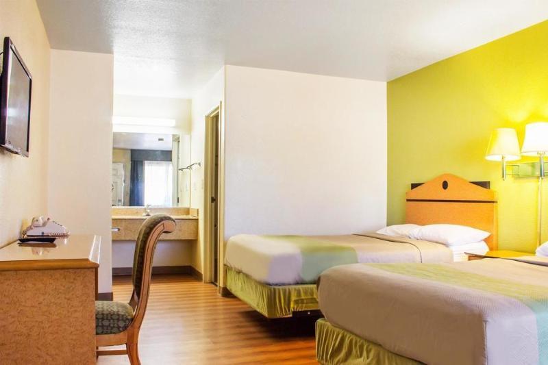 Infinity Inn & Suites Tempe Buitenkant foto