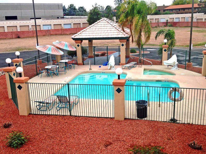Infinity Inn & Suites Tempe Buitenkant foto