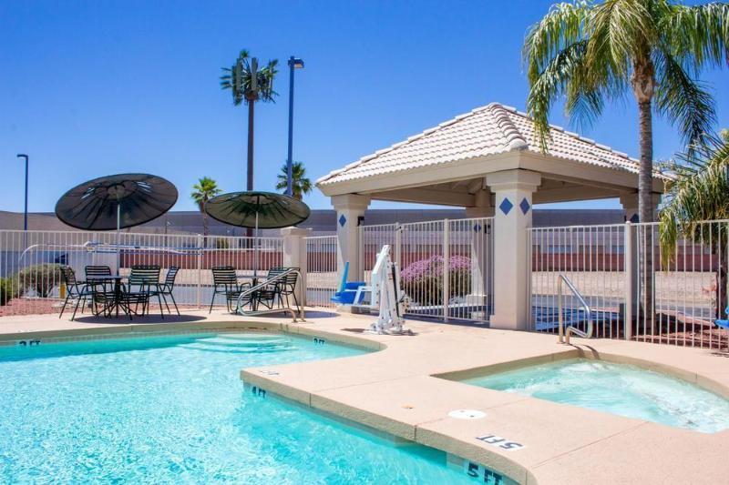 Infinity Inn & Suites Tempe Buitenkant foto
