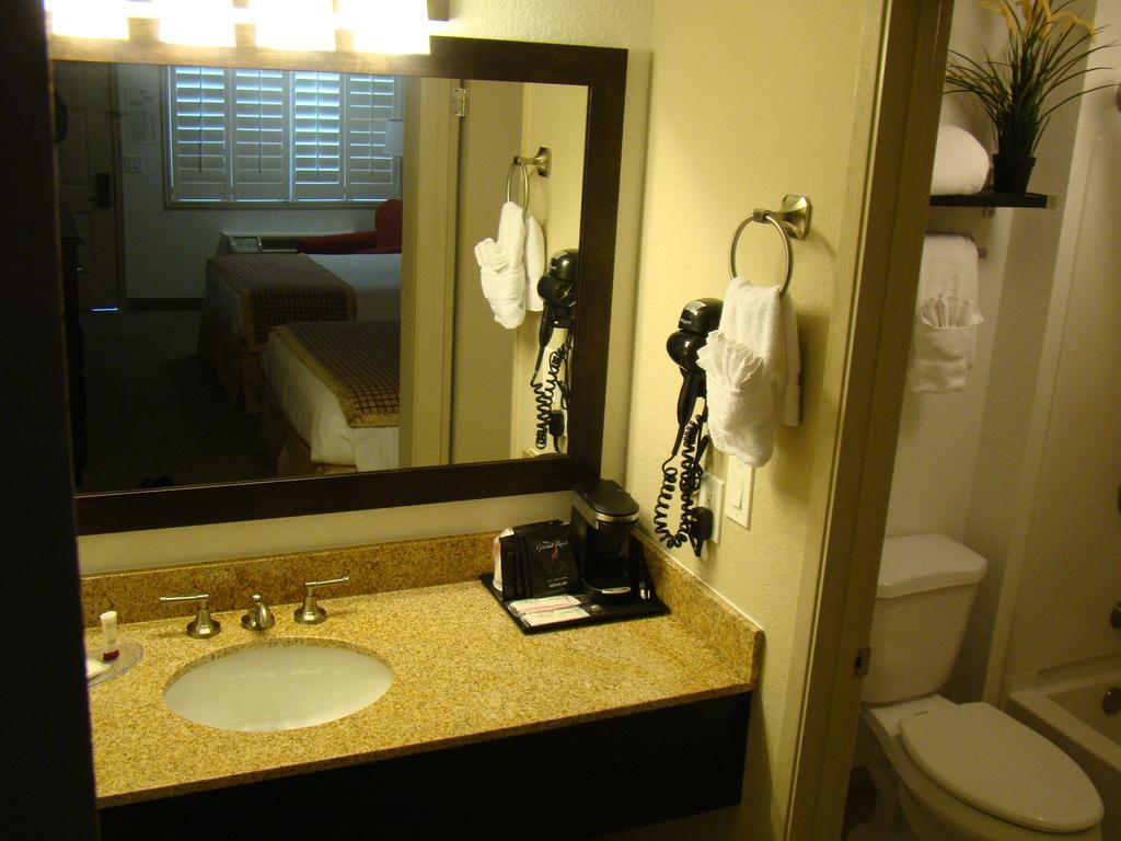 Infinity Inn & Suites Tempe Buitenkant foto